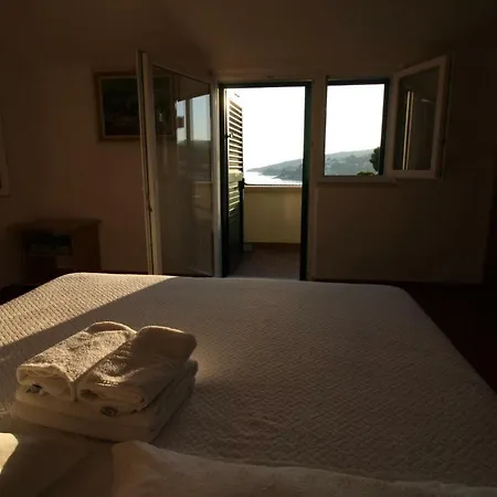 Solo Apartment Sumartin