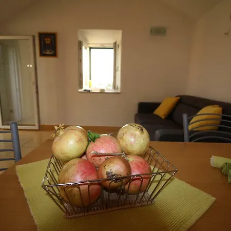 Solo Apartment Sumartin